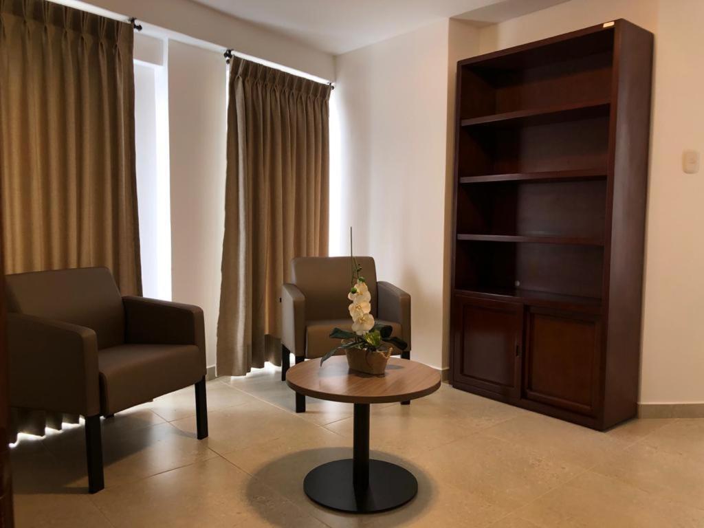 Colon Plaza Hotel Тумако Экстерьер фото