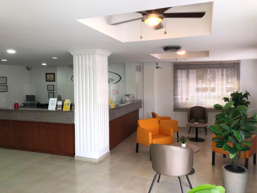 Colon Plaza Hotel Тумако Экстерьер фото
