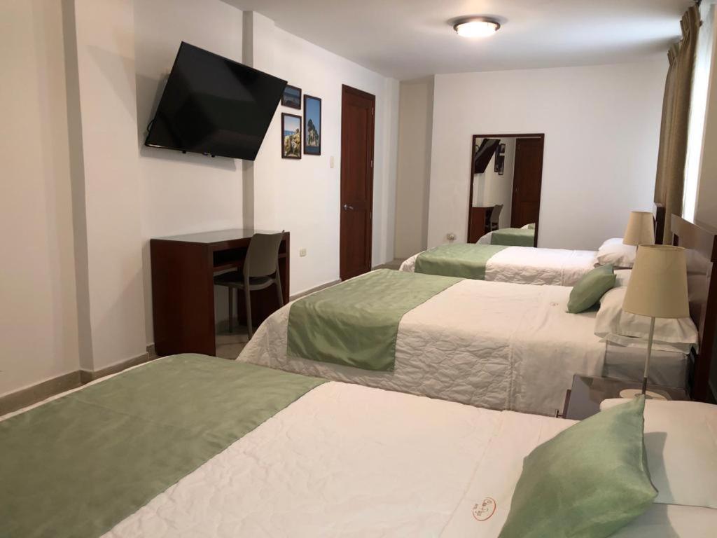 Colon Plaza Hotel Тумако Экстерьер фото