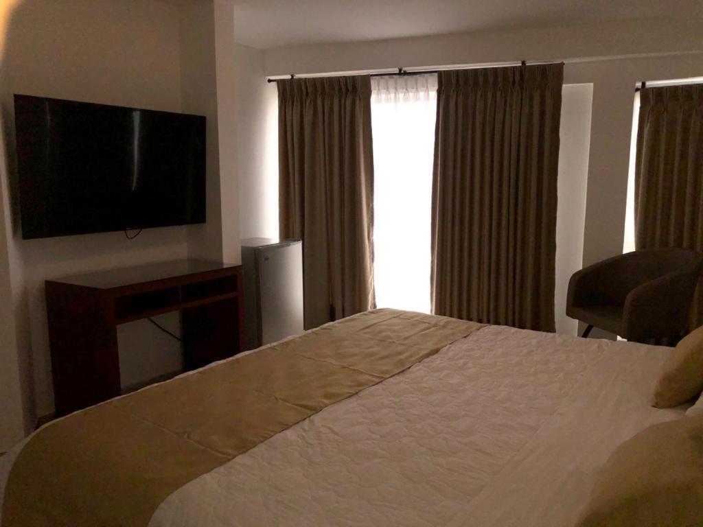 Colon Plaza Hotel Тумако Экстерьер фото