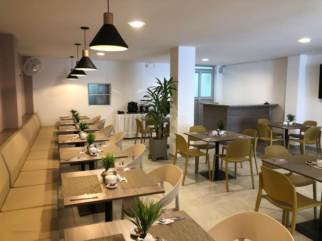 Colon Plaza Hotel Тумако Экстерьер фото