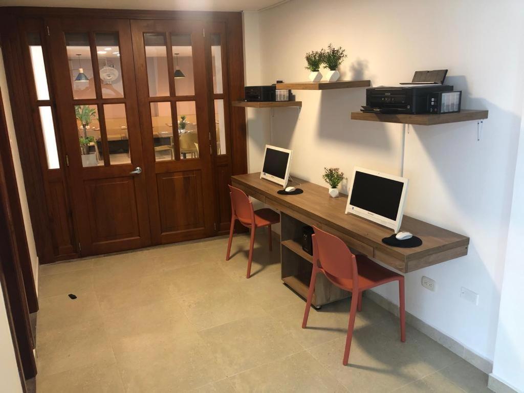 Colon Plaza Hotel Тумако Экстерьер фото