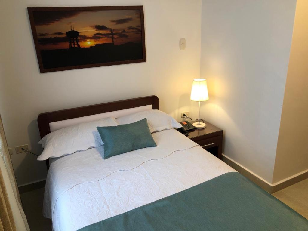 Colon Plaza Hotel Тумако Экстерьер фото